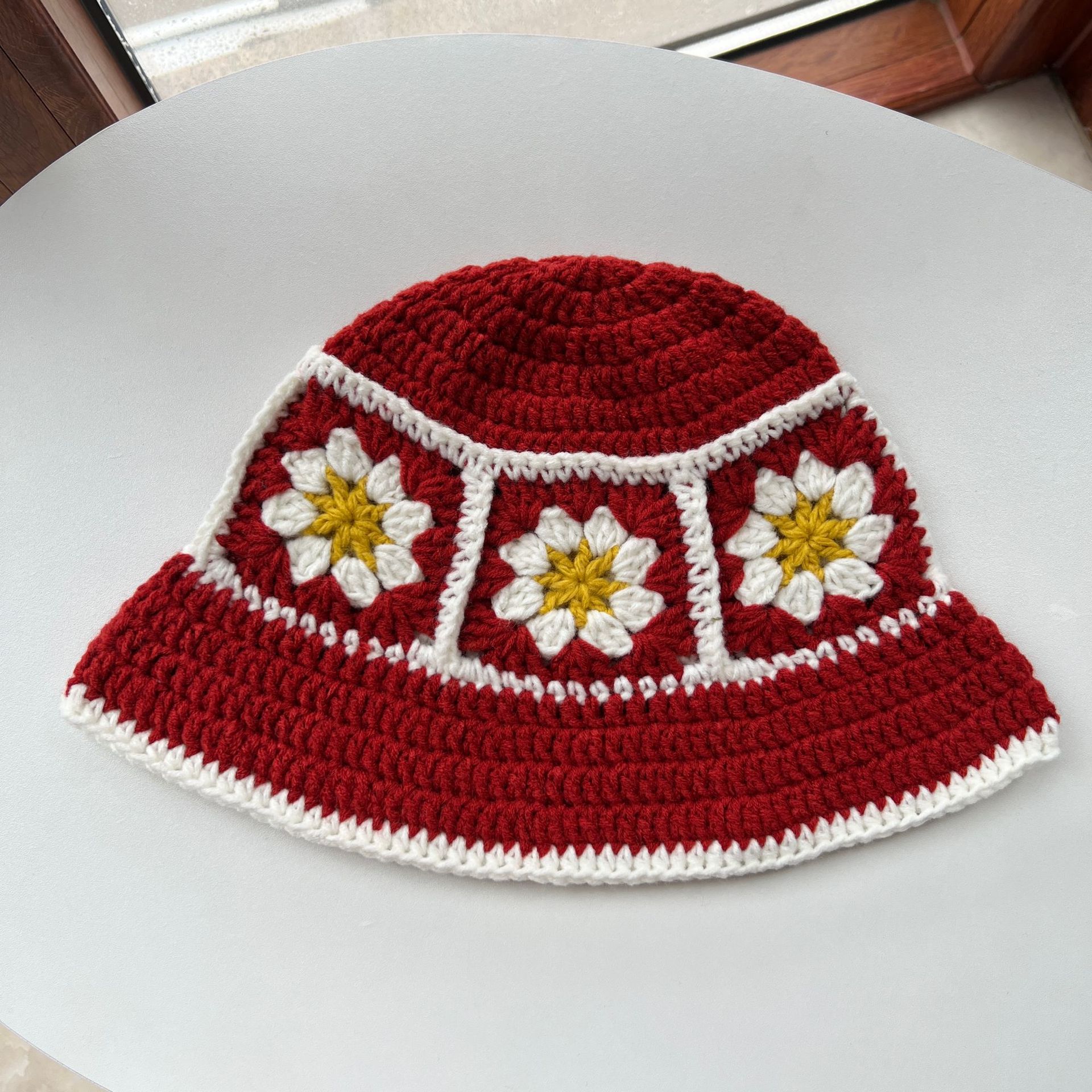 バケットハット 花モチーフ かぎ針編みのクロシェ 手編みバケットハット