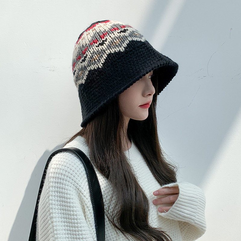 バケットハット 北欧風幾何学模様の手編みバケットハット