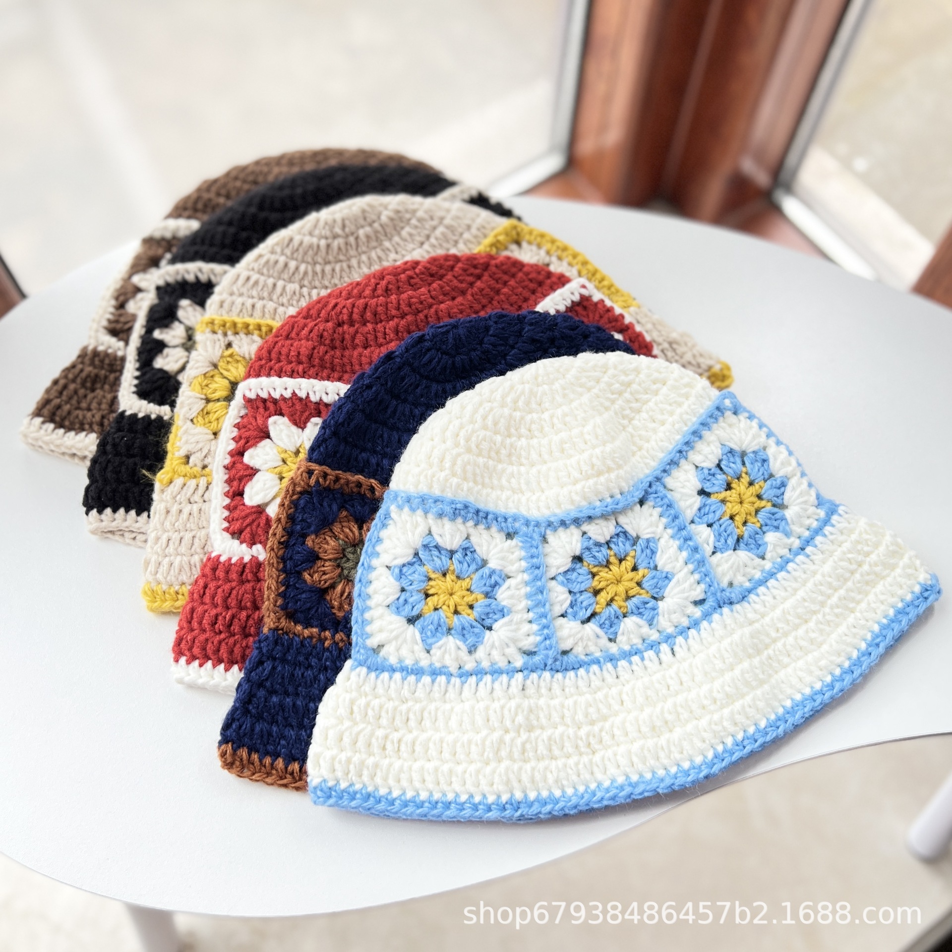 バケットハット 花モチーフ かぎ針編みのクロシェ 手編みバケットハット