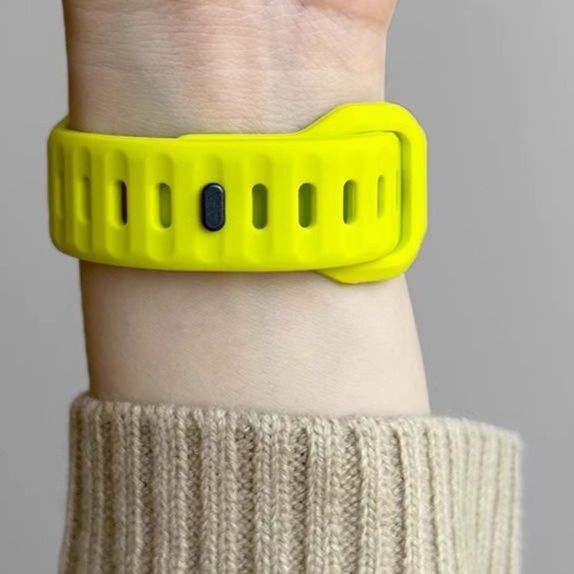 アップルウォッチバンド 通気性抜群シリコン製スポーツバンド