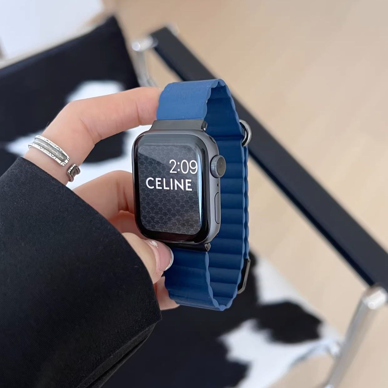 アップルウォッチバンド マグネット式連結レザーバンド