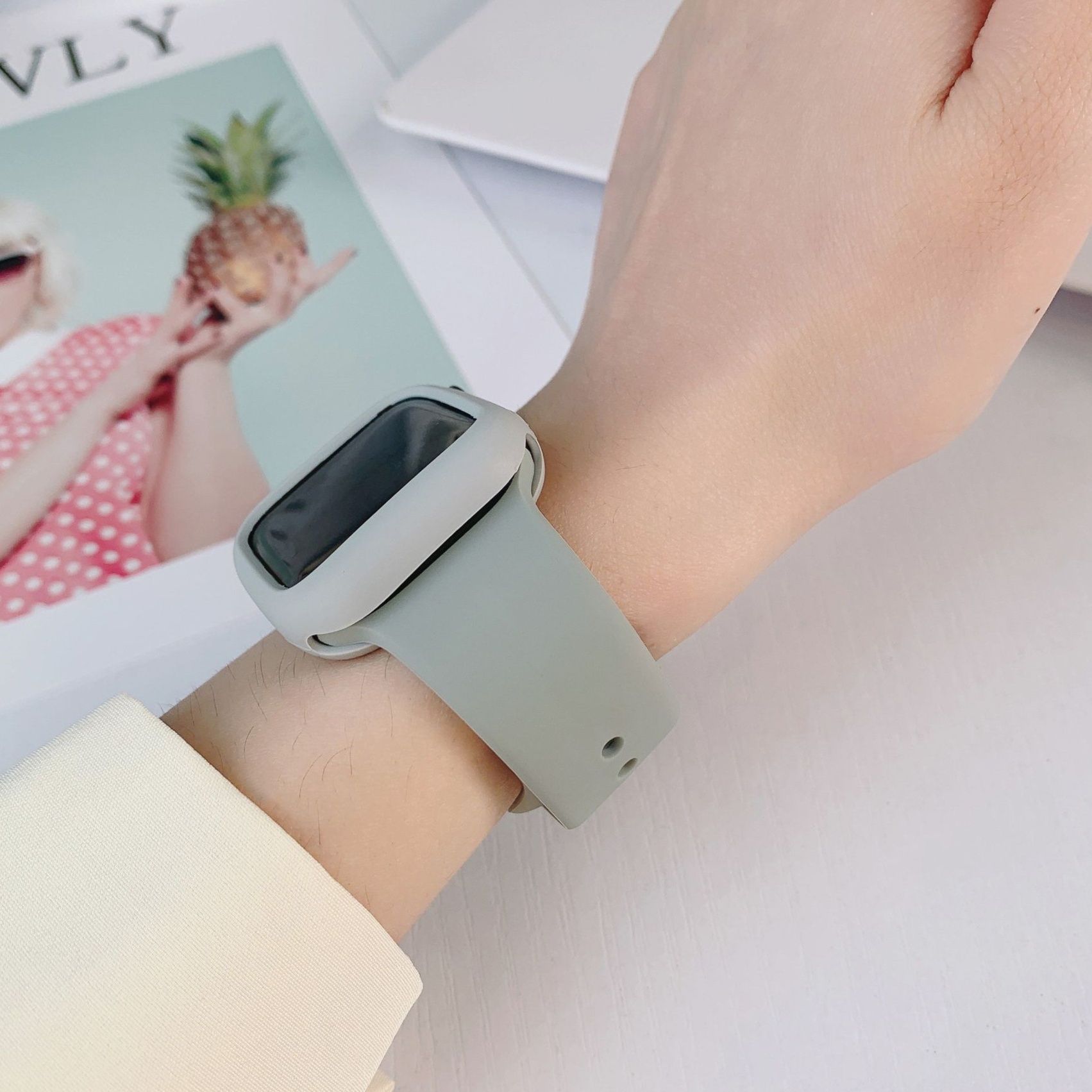 アップルウォッチバンド シリコン製 秋冬向けスポーツ&トレンドデザイン 男女兼用