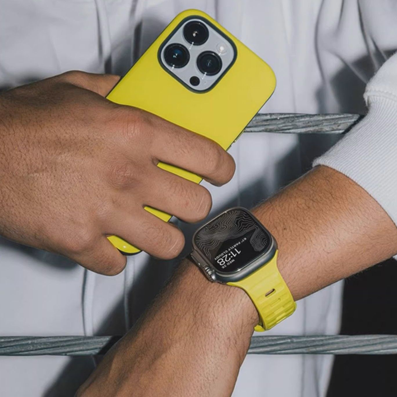 アップルウォッチバンド スポーツ向け軽量通気性シリコンバンド