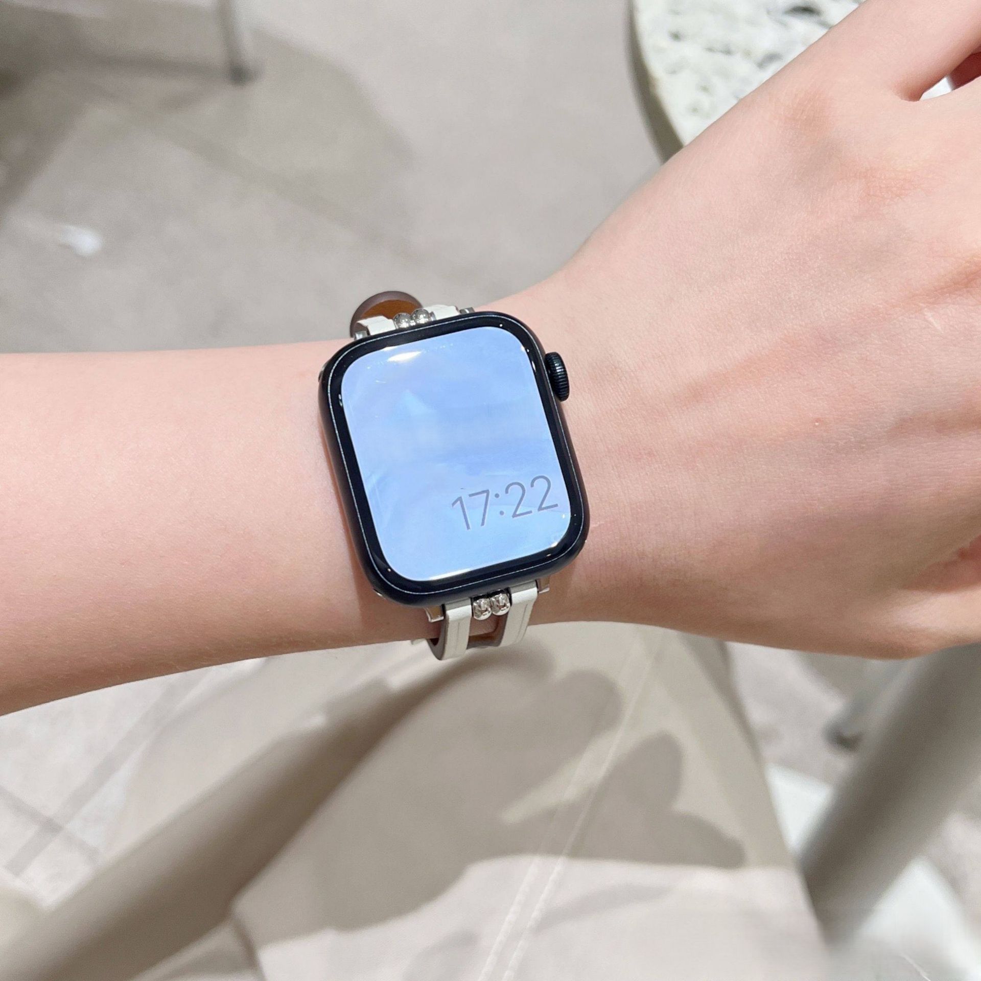 アップルウォッチバンド 本革 レザー 透かしデザイン ダブルビーズ 細身