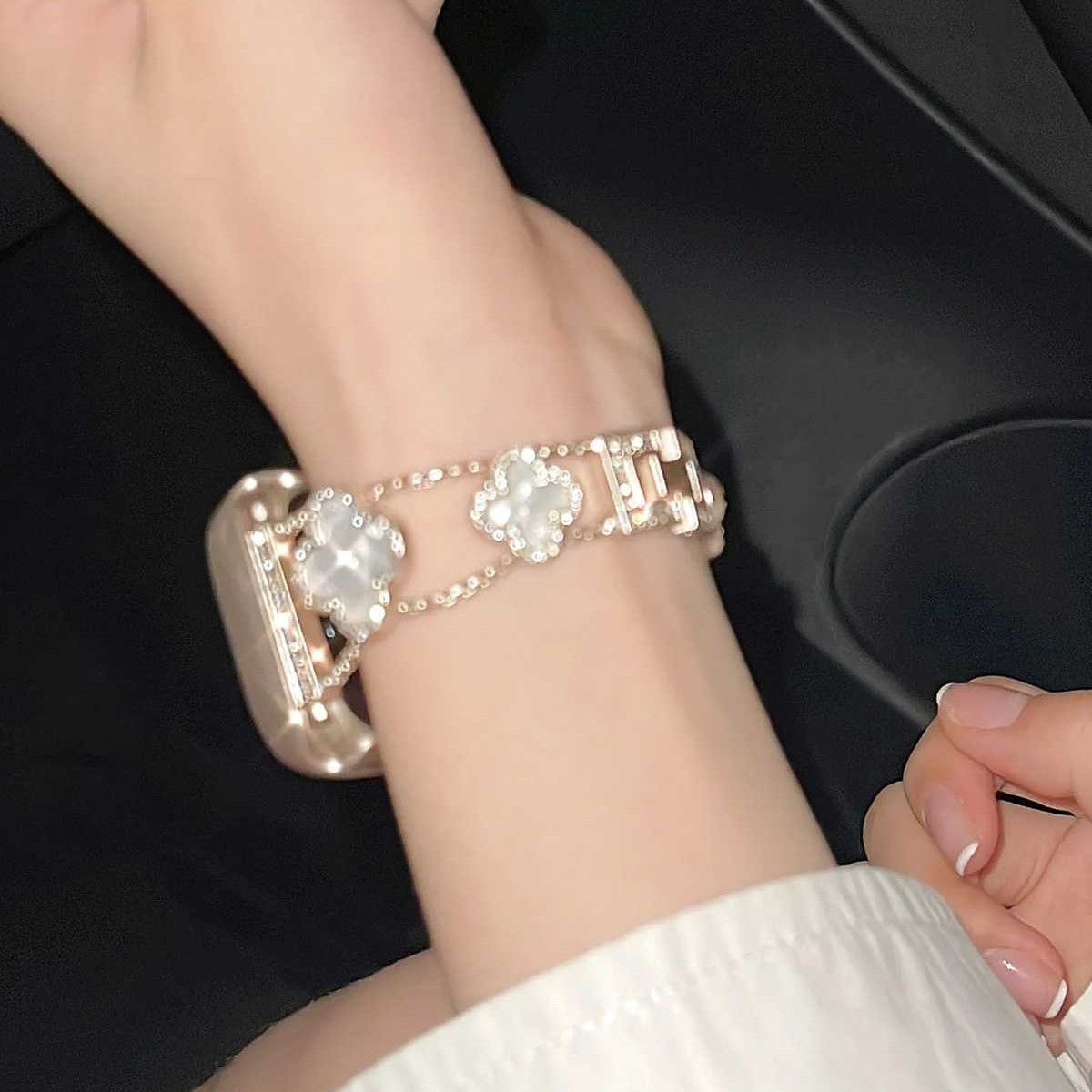 アップルウォッチバンドステンレス 四つ葉モチーフ輝きバンド