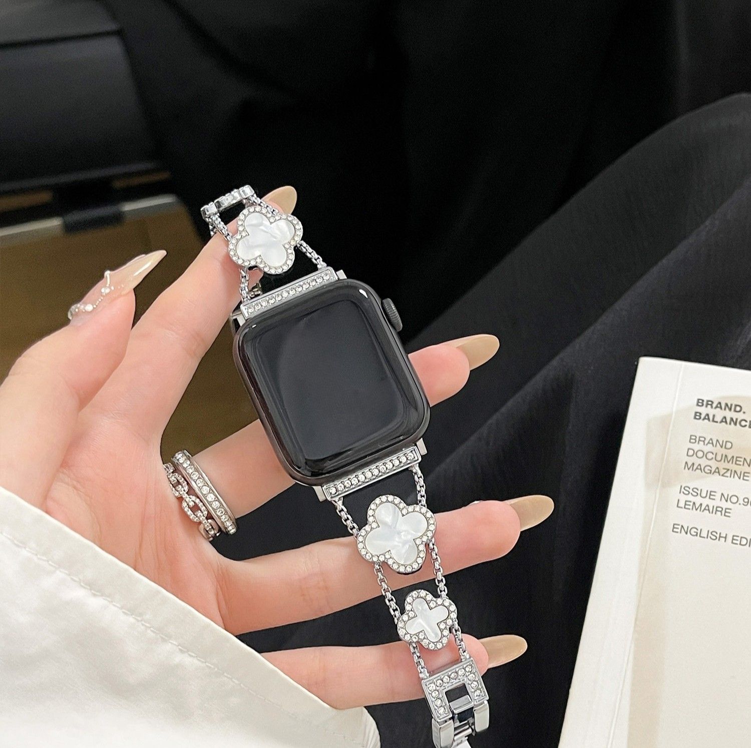 アップルウォッチバンドステンレス 四つ葉モチーフ輝きバンド