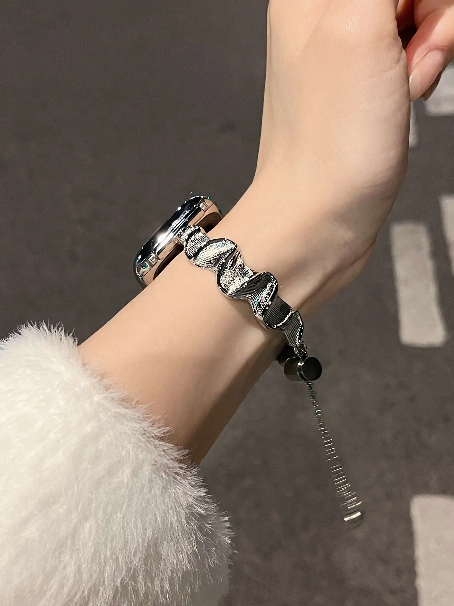 アップルウォッチバンド 波紋ステンレスチェーンバンド