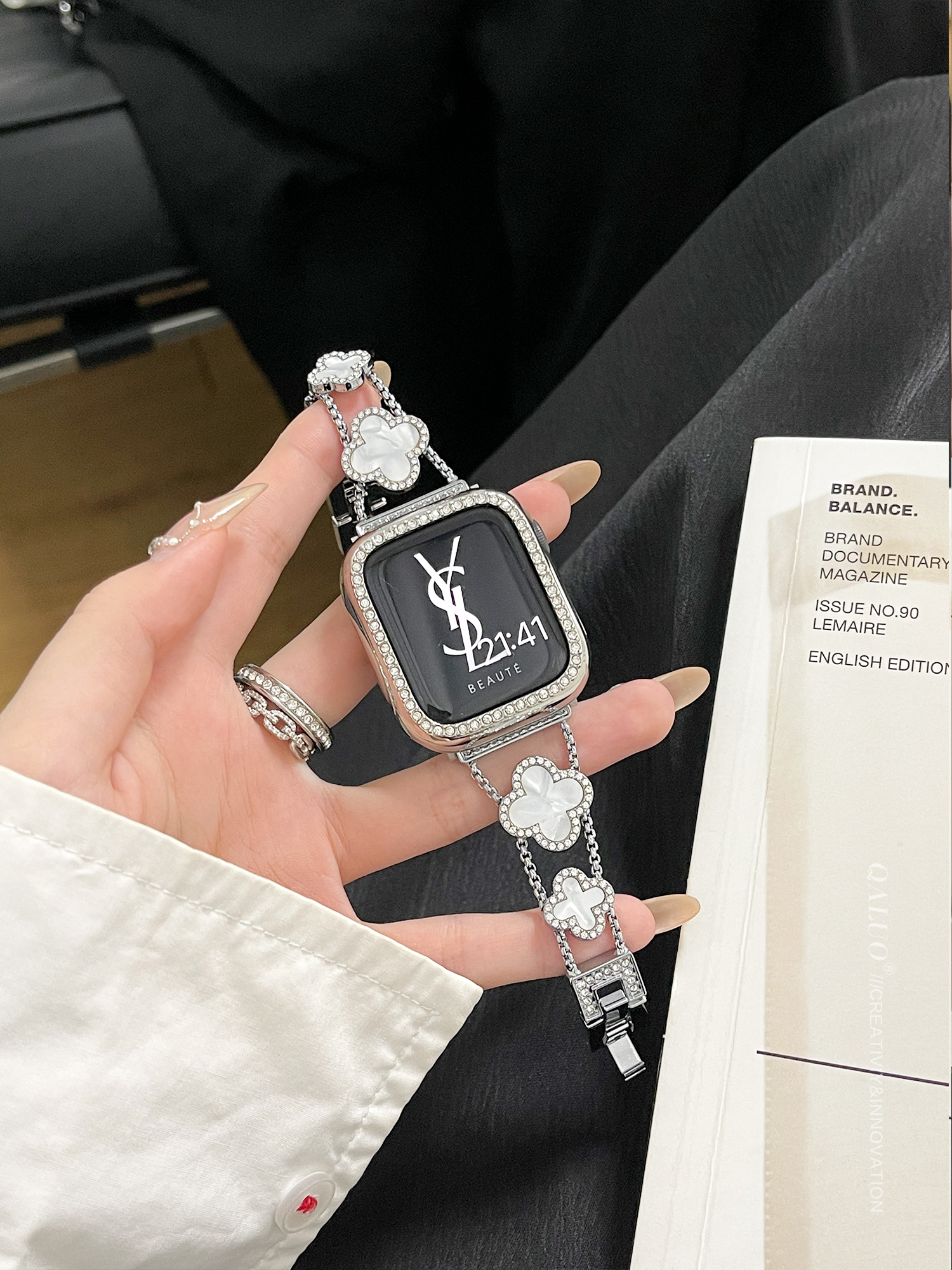 アップルウォッチバンド 四つ葉モチーフ輝きバンド