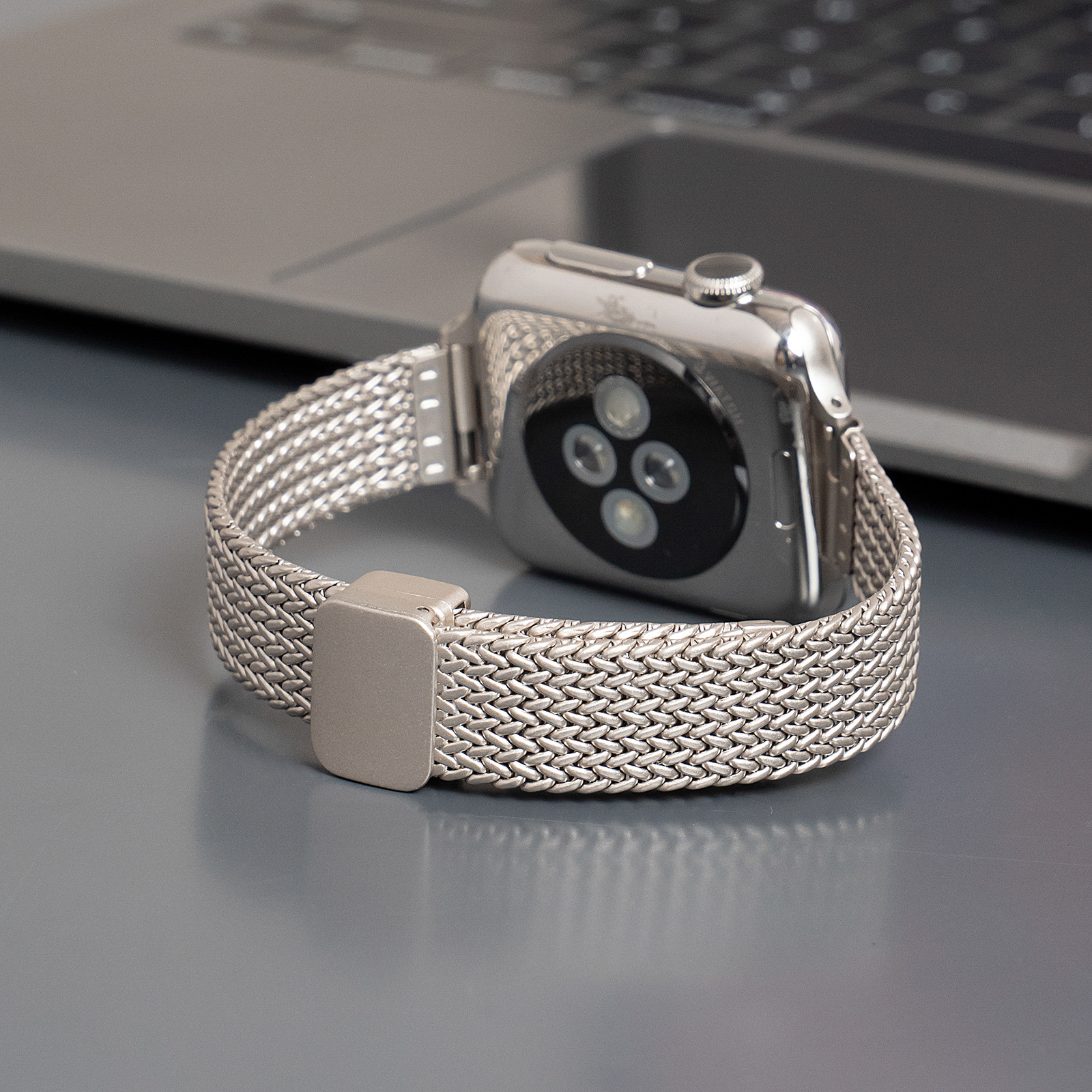 アップルウォッチバンド 編み込みデザイン細身ステンレスメッシュバンド