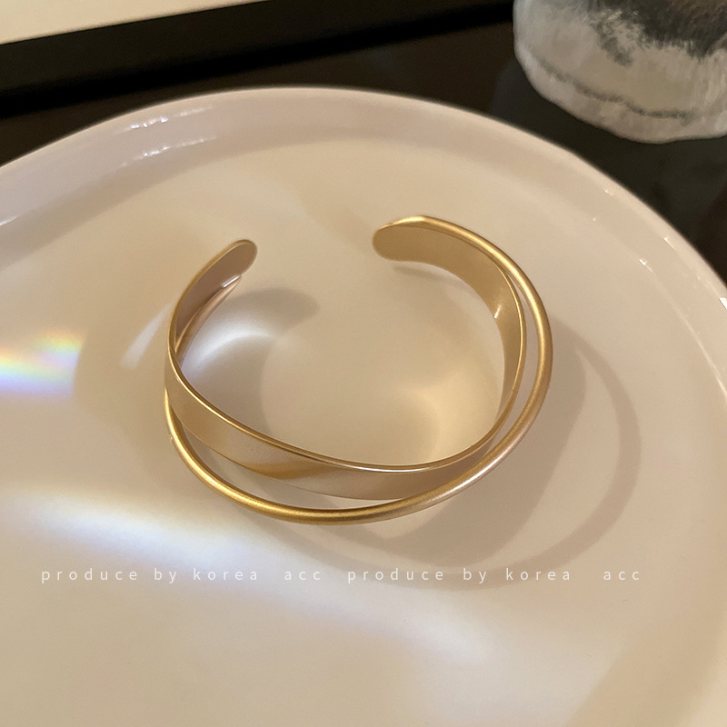 韓国風 金色バングル 上品 大人 女性用 シンプル アンティーク調