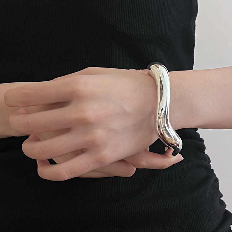 上品レトロ設計感バングル個性腕飾り シルバー