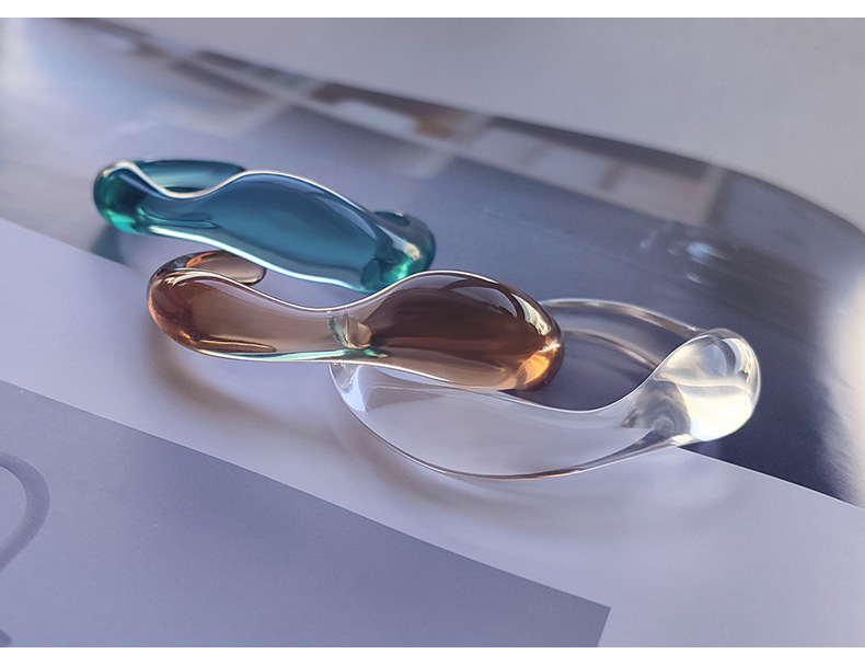 不規則波型アクリルバングル透明軽量腕飾り