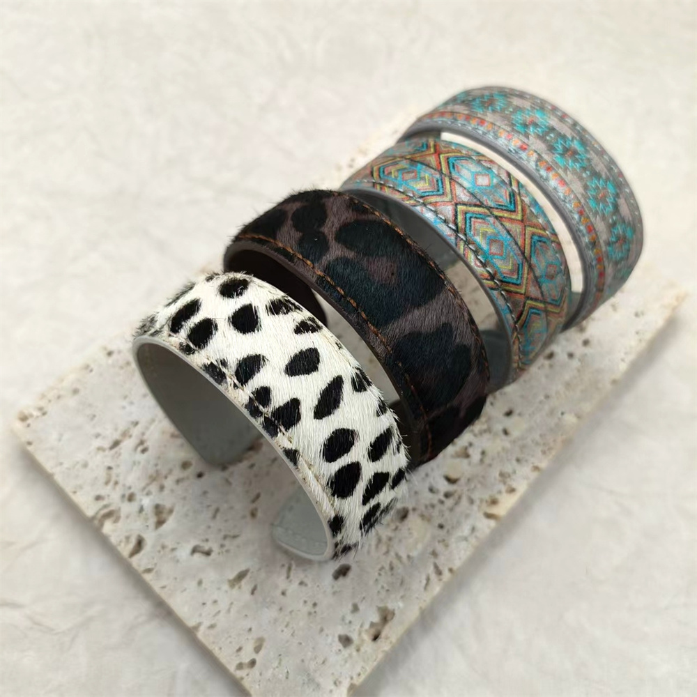 本革パイソン柄バングル開口式腕輪レディース