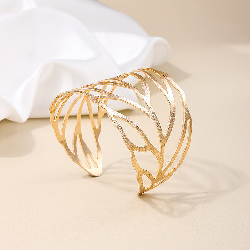 レディース金色透かし彫りバングル二〇二四年新作