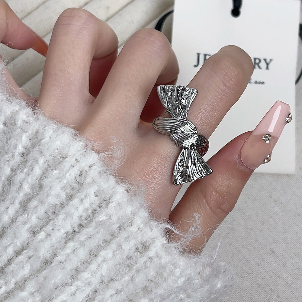 リボンモチーフ調節可能バングル上品高級感腕飾り シルバー