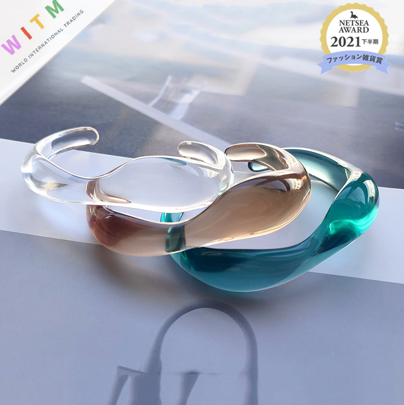 不規則波型アクリルバングル透明軽量腕飾り