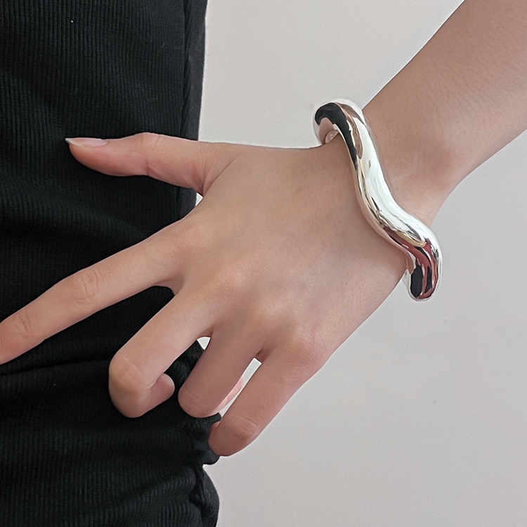 上品レトロ設計感バングル個性腕飾り シルバー