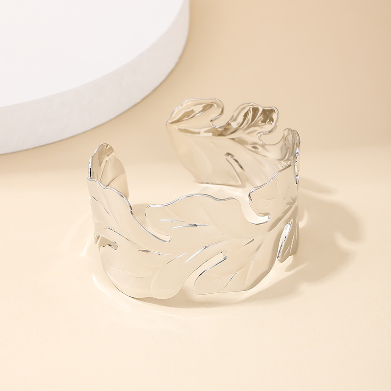 2024新作 リーフ柄ゴールドバングル レディース