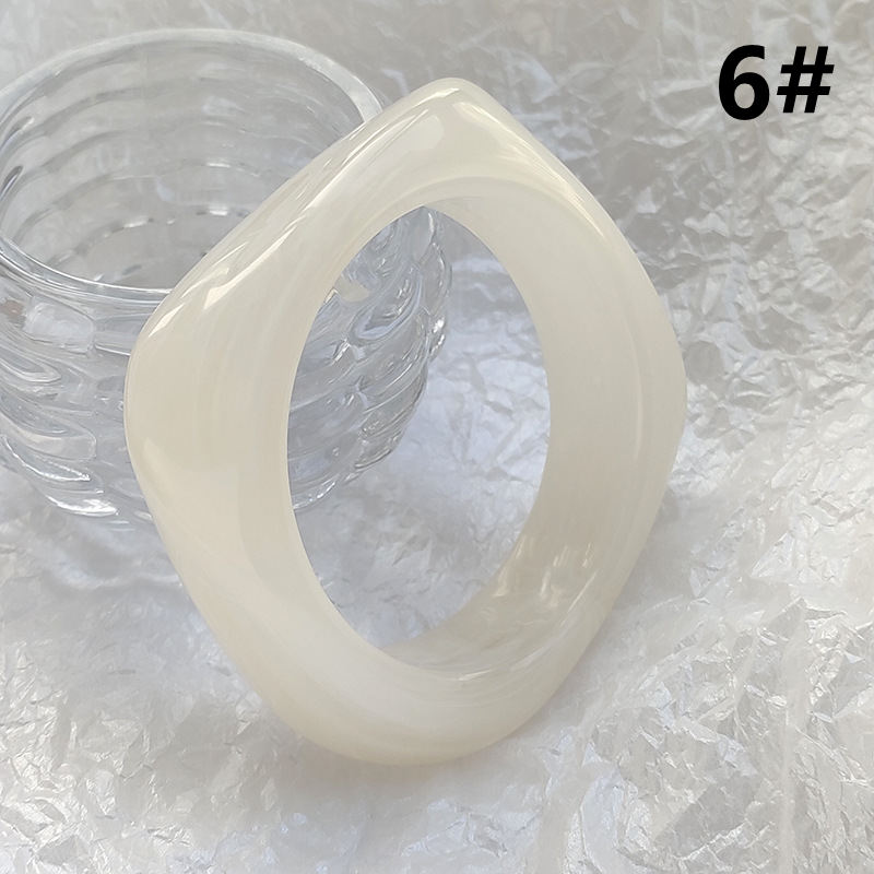 アクリル樹脂バングル 方形デザイン 軽量腕飾り