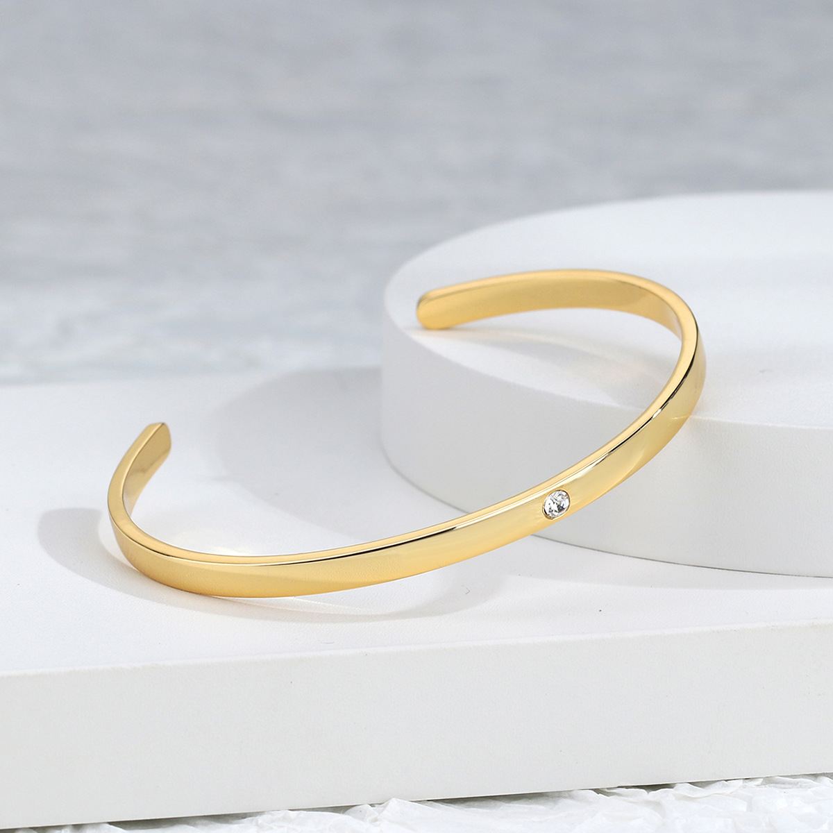 レディース一粒ダイヤ付きゴールドバングル