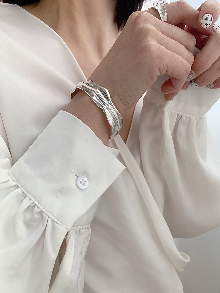 不規則ツイスト銀コーティングバングル上品個性派