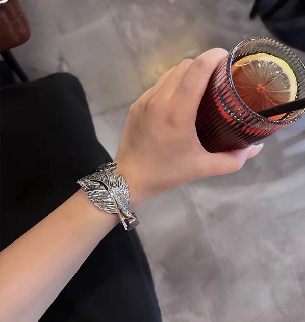 ステンレス製羽根モチーフ女性用バングル