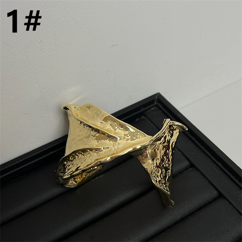 不規則な波形模様バングル 個性的な高級感腕飾り ゴールド