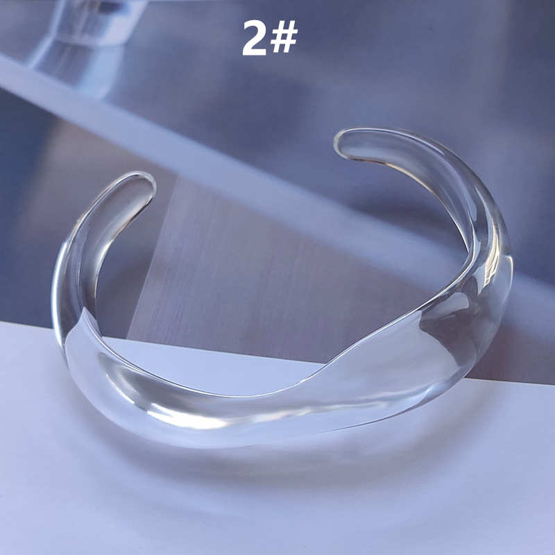 不規則波型アクリルバングル透明軽量腕飾り