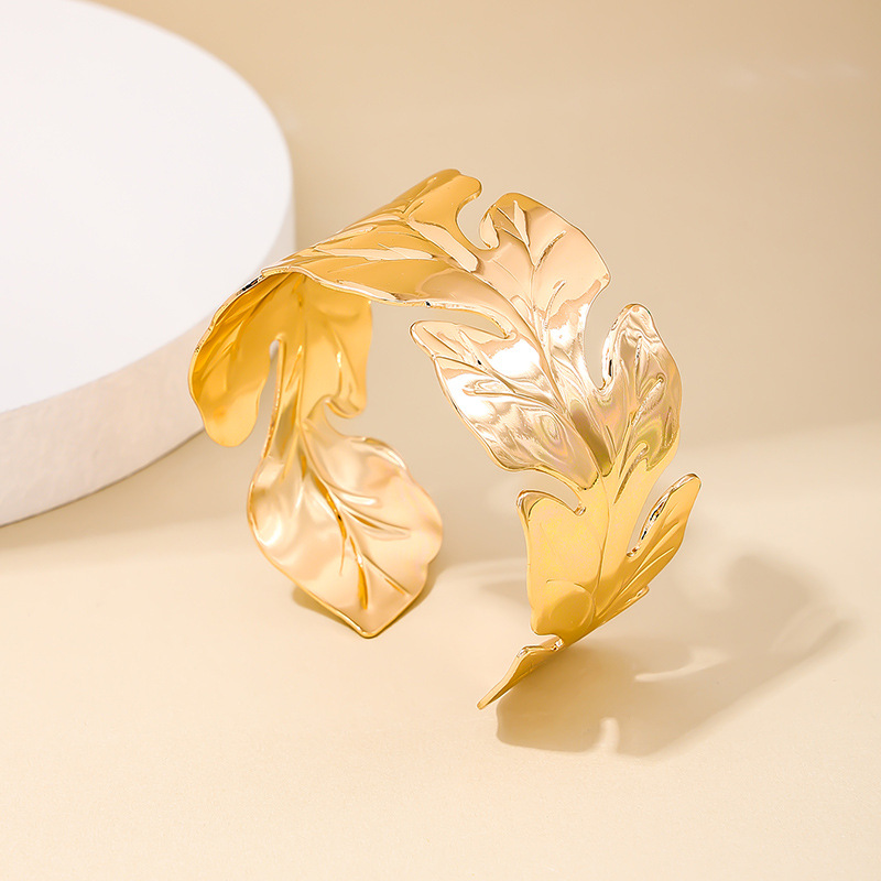 2024新作 リーフ柄ゴールドバングル レディース