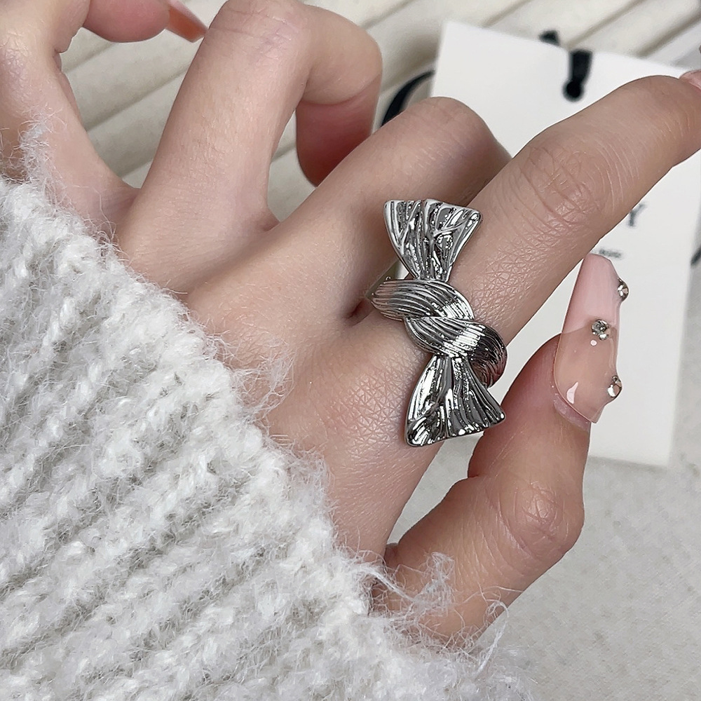 リボンモチーフ調節可能バングル上品高級感腕飾り シルバー