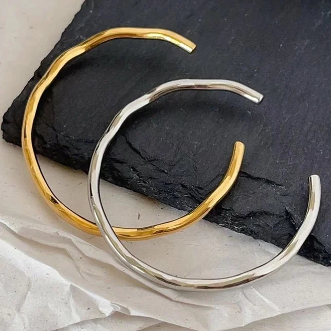 18金バングル レディース ゴールド シンプル腕輪 上品アクセサリー