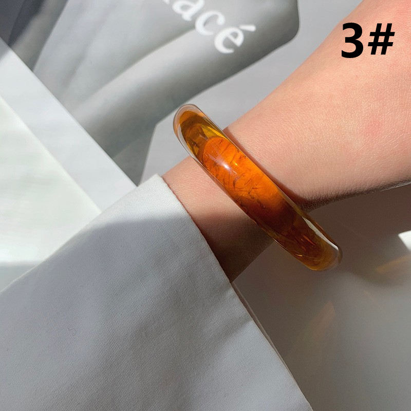 天然風合いアクリル製丸型バングル女性用高級感シンプル腕飾り