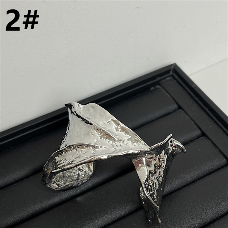 不規則な波形模様バングル 個性的な高級感腕飾り ゴールド