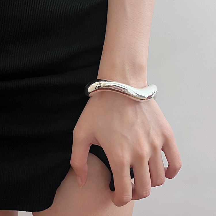 上品レトロ設計感バングル個性腕飾り シルバー