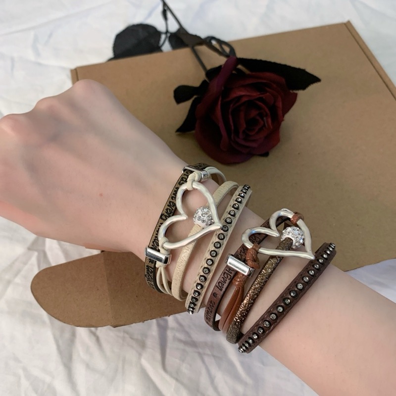 ハート装飾レザーバングル女性用多重層デザイン腕輪