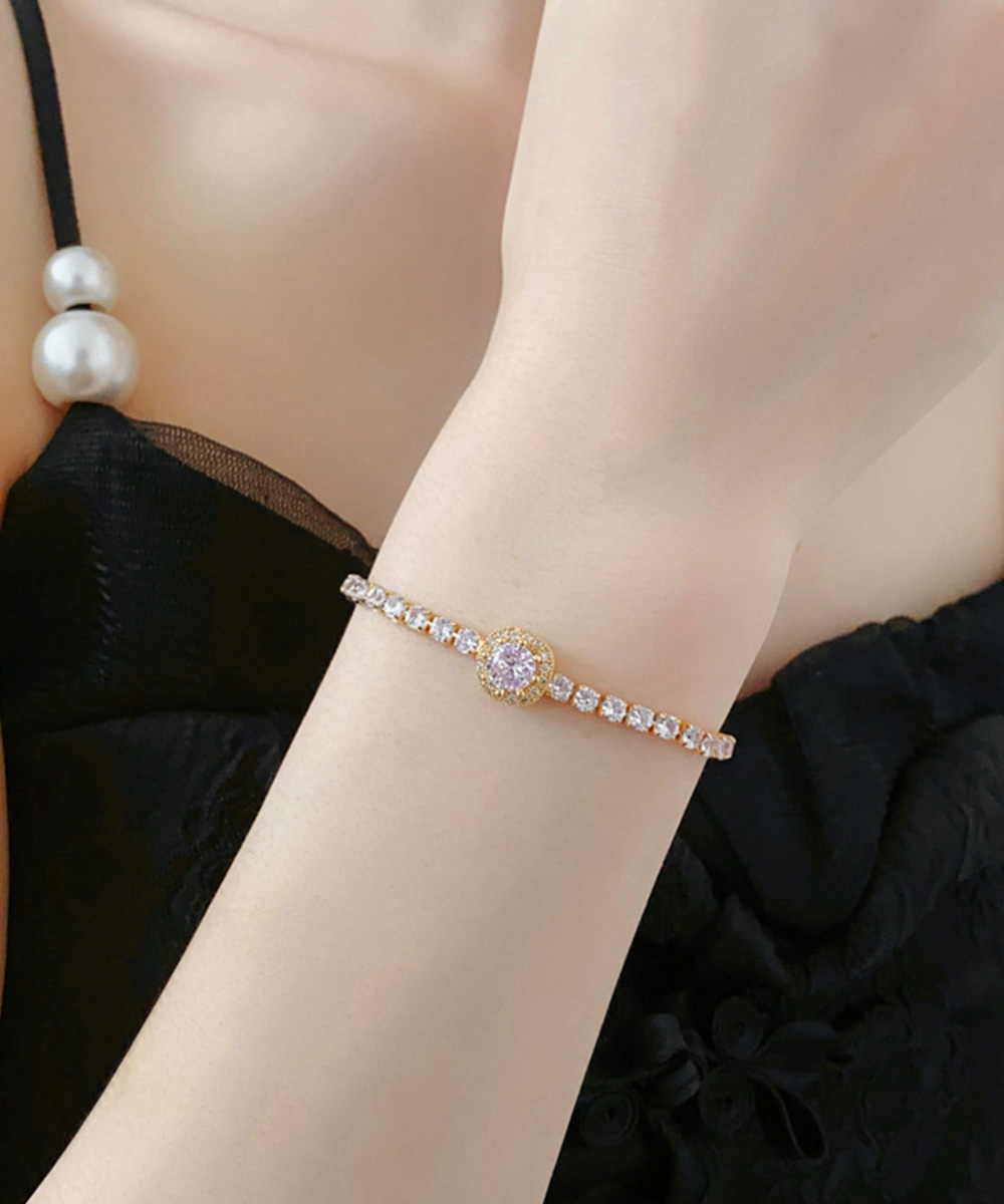 ゴールド煌めく円形ビジューバングル調節可能