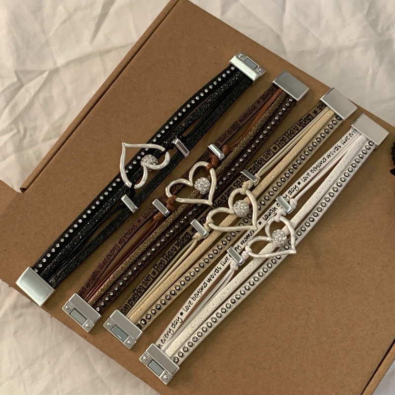 ハート装飾レザーバングル女性用多重層デザイン腕輪