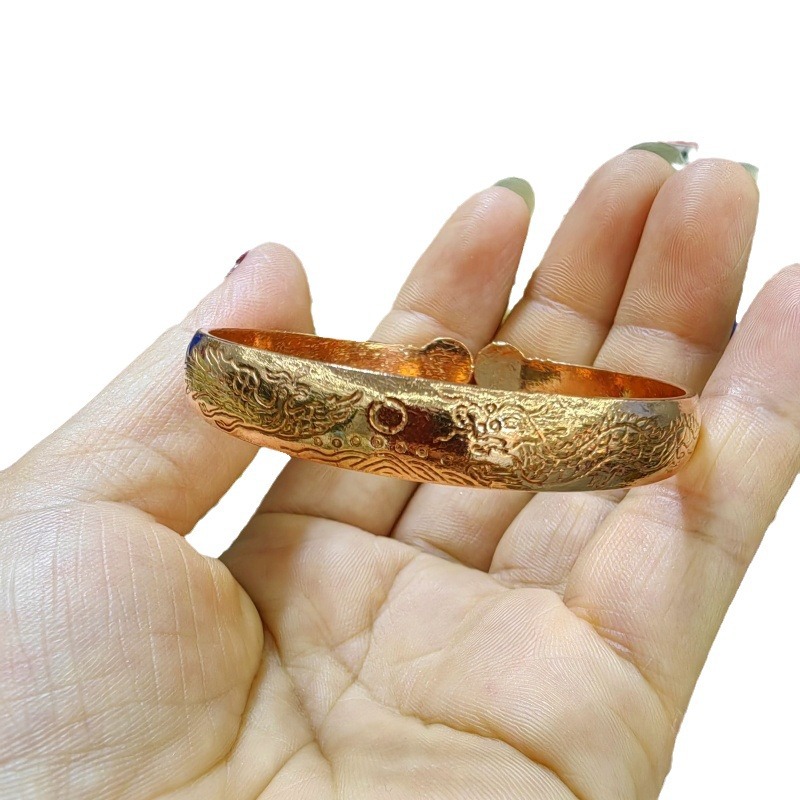 バングル 花唐草彫刻模様のひねり留め金バングル ゴールド|バングル