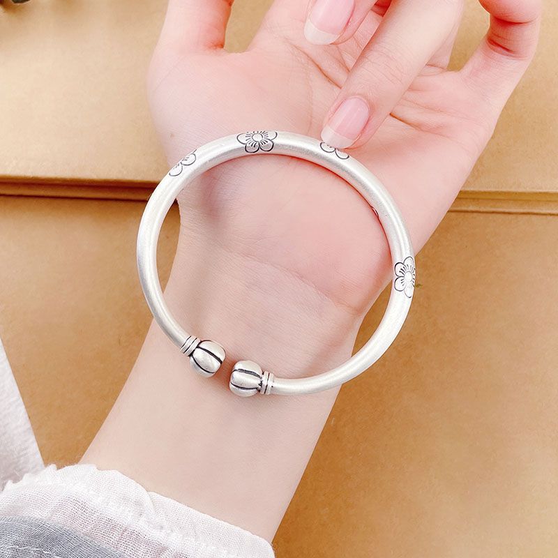 バングル 梅花彫刻丸玉留め具付き腕輪