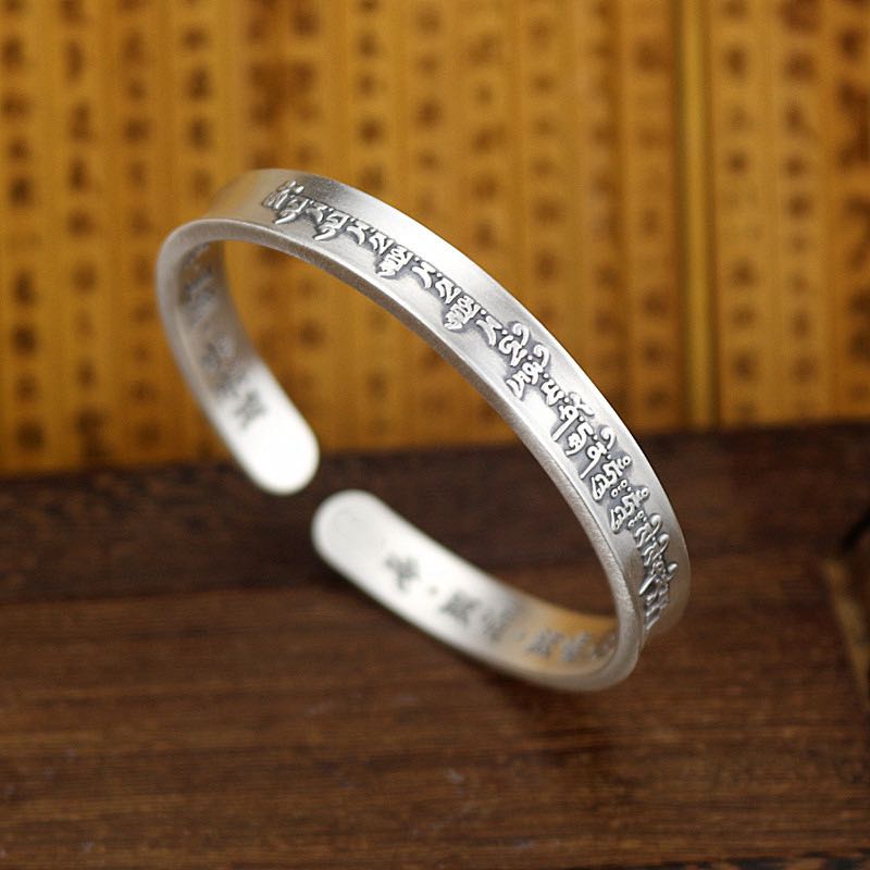 https://fulmo-img-server.com/bangledot/0ad9b90a-8682-42aa-9b1c-09d40f7ce317.jpg