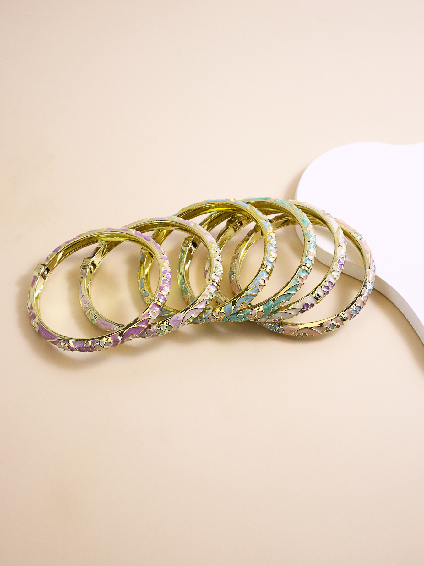 https://fulmo-img-server.com/bangledot/12e32df2-bd96-4edc-99cc-7f2dec56758c.jpg