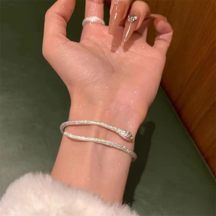https://fulmo-img-server.com/bangledot/13fb5fb8-82cb-46b3-b521-730ac4044107.jpg