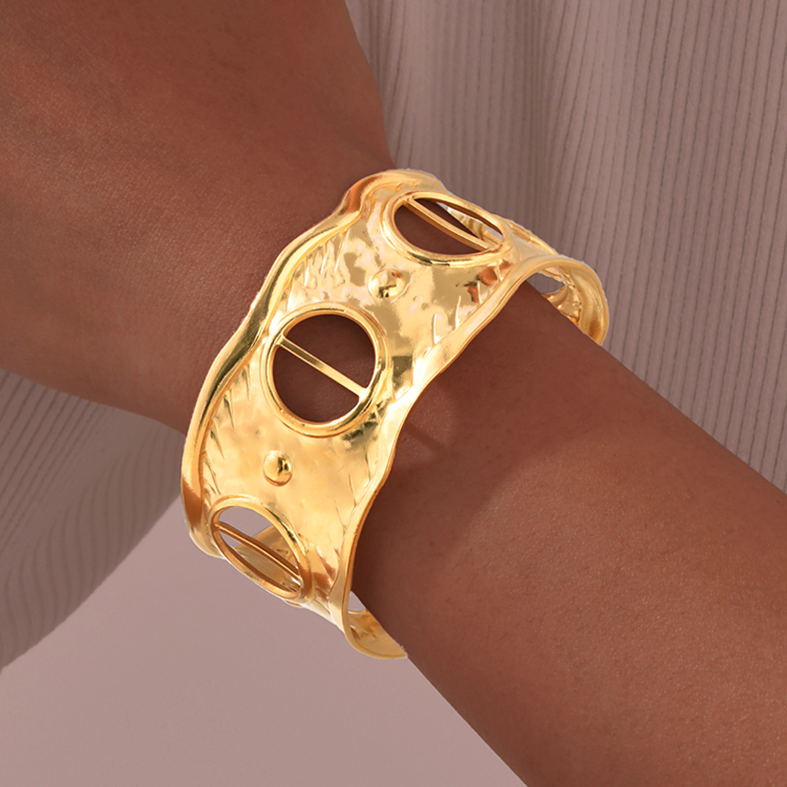 https://fulmo-img-server.com/bangledot/1847ffa0-ea81-4440-9cbb-3fb2c5ca38fb.jpg