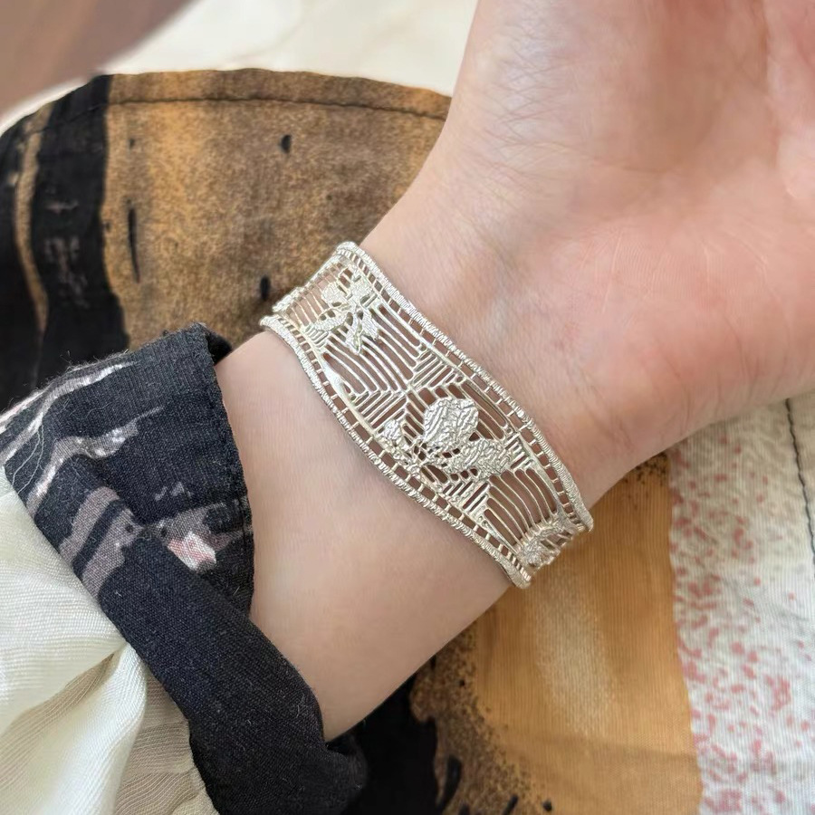 https://fulmo-img-server.com/bangledot/20b8159d-840a-4e04-85d6-1768aed1ee1c.jpg