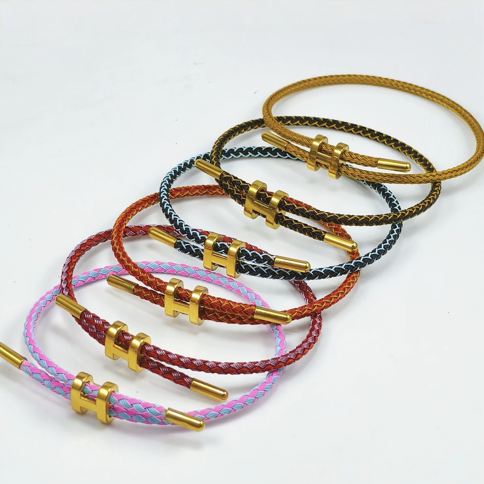 バングル 編み込み紐と金具の細めバングル