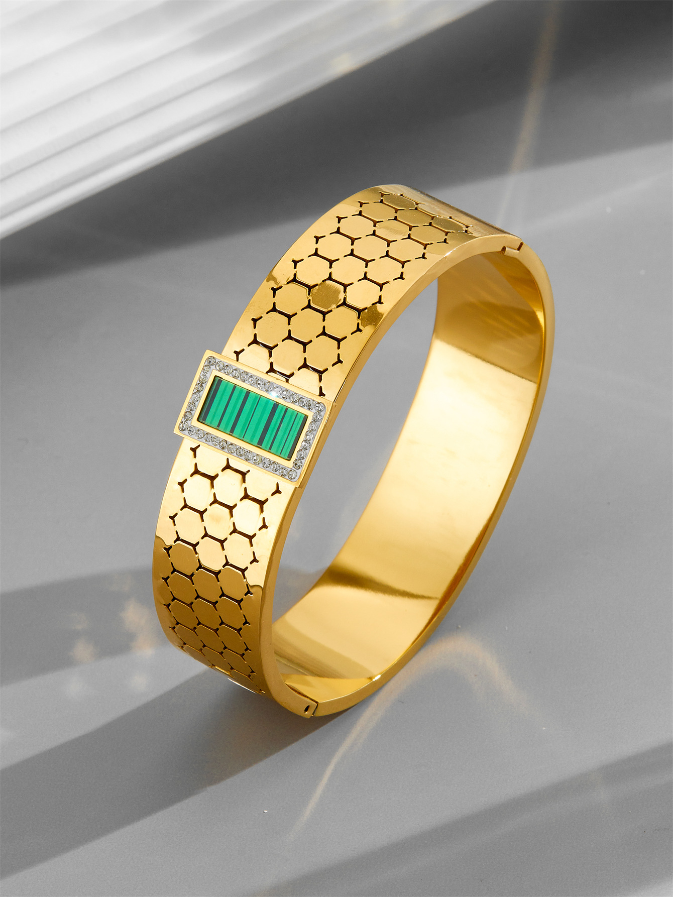 https://fulmo-img-server.com/bangledot/2941dfa7-ffcc-4eb9-a59d-1fd6e056bf5a.jpg