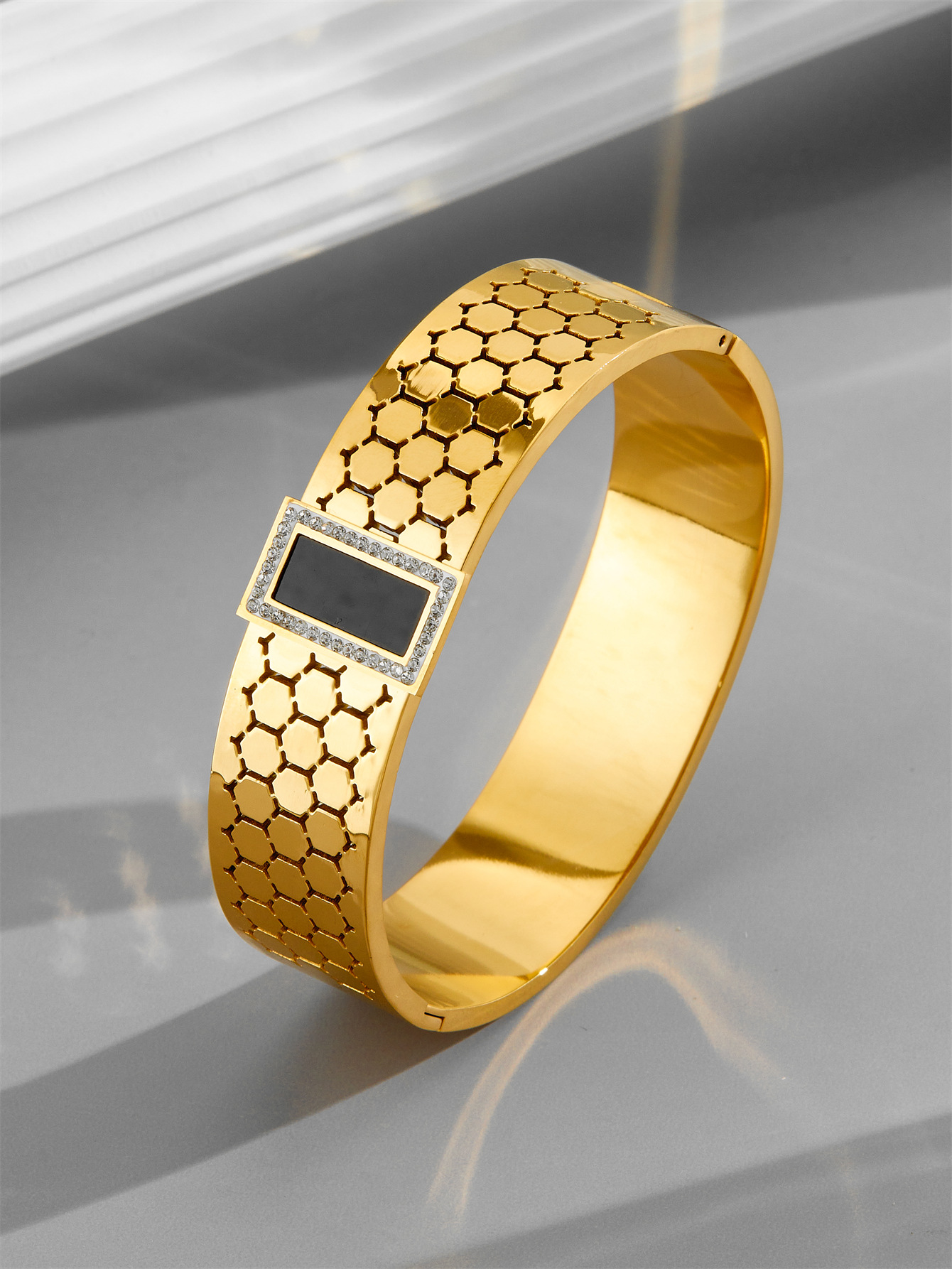 https://fulmo-img-server.com/bangledot/68f8d194-bf75-4348-a34a-eea0fa0877fd.jpg