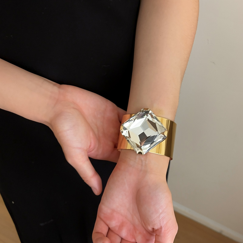 https://fulmo-img-server.com/bangledot/70cbe8a8-c932-4a95-a672-7fbf165aa884.jpg