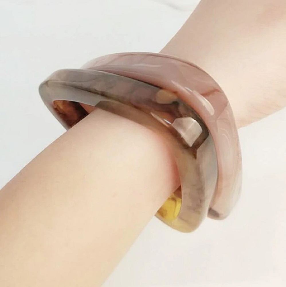 https://fulmo-img-server.com/bangledot/77cc31a0-f9c1-4a58-ad86-5b8460e02fb4.jpg