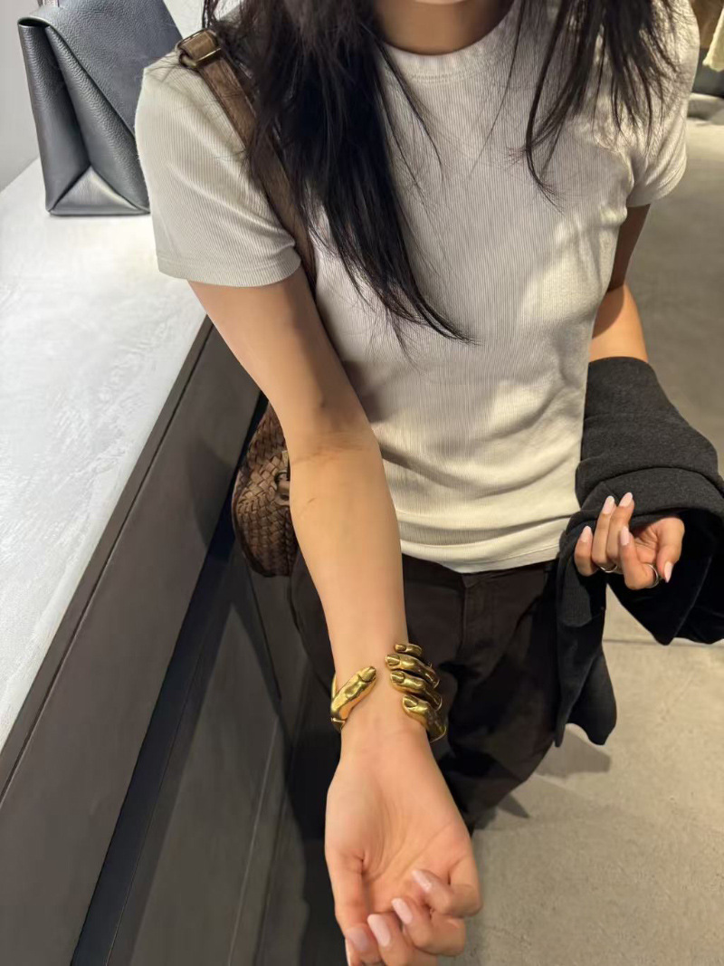 https://fulmo-img-server.com/bangledot/79bab9c0-125f-4ba8-a8ce-cb5847345e37.jpg